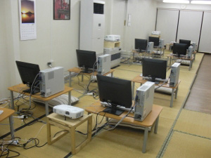パソコン教室内